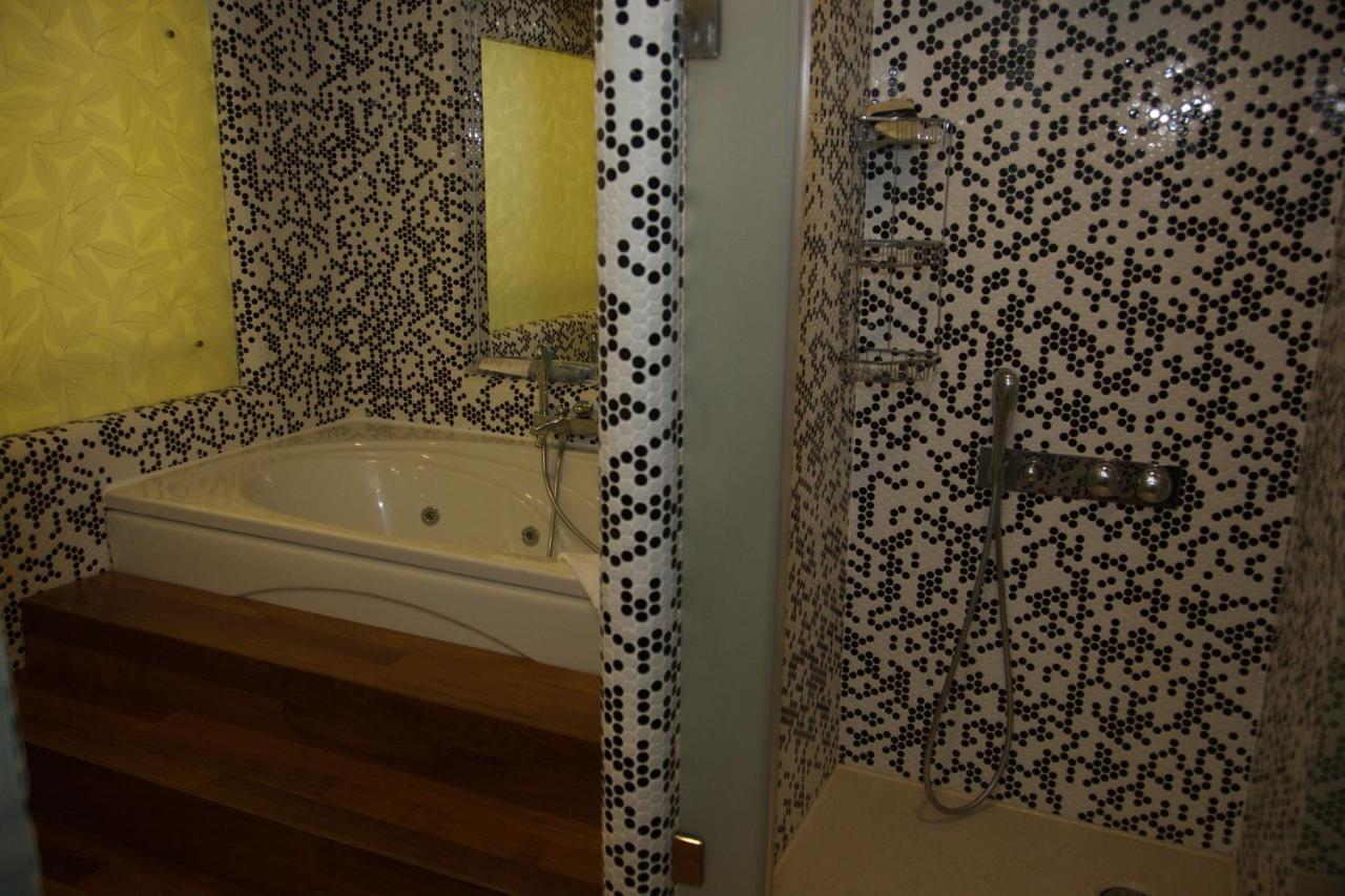 Cpankara Hotel Eksteriør billede Bathroom with mosaic tiles